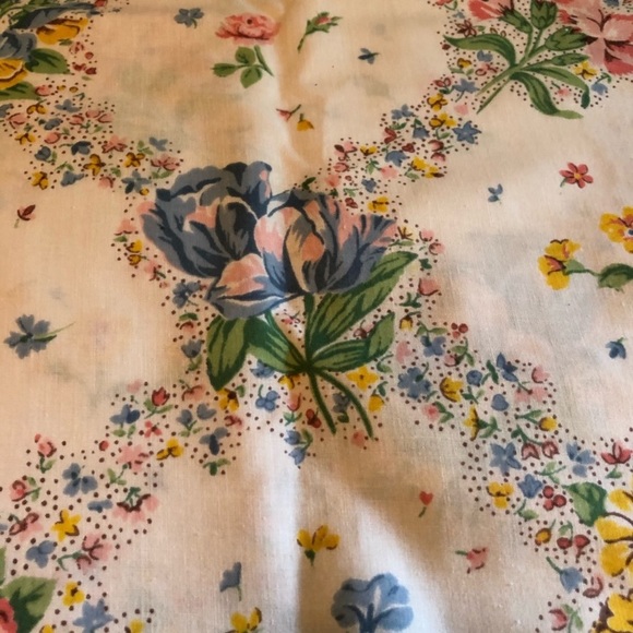 Set of Two Vintage Floral Pillowcases - Picture 13 of 15